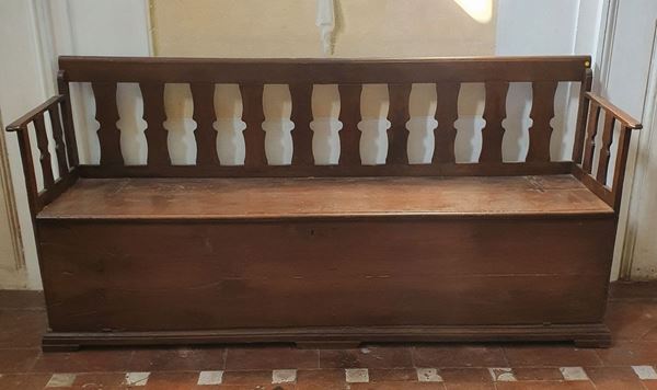 



Divano a panchetta, sec. XX  - Asta ARREDI DA UNA VILLA FIORENTINA, GIOIELLI, ARGENTI E DIPINTI - Poggio Bracciolini Casa d'Aste