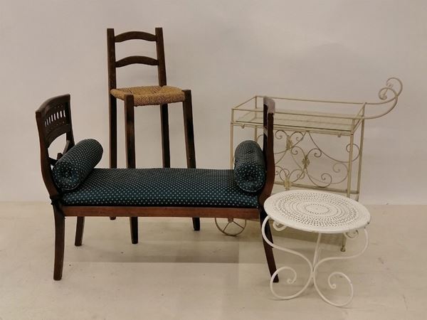 



Carrello portavivande e panchetto, sec. XX, in ferro battuto laccato bianco, carrello cm 75x40x78
