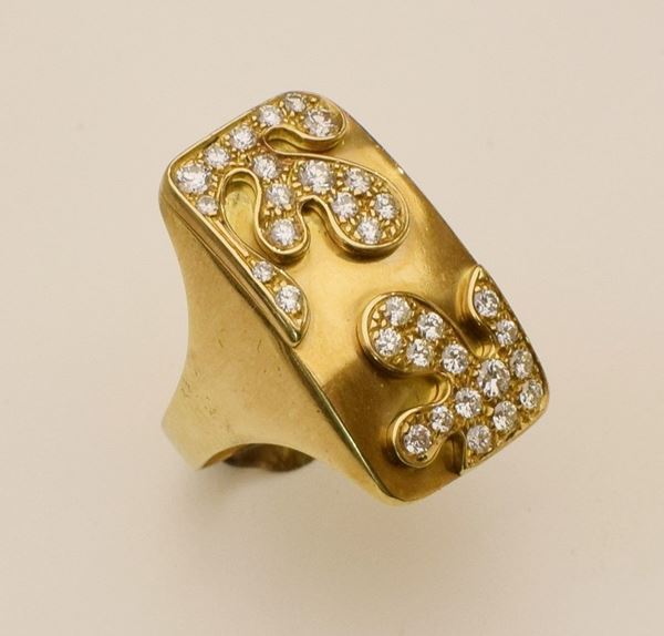 



ANELLO IN ORO GIALLO KT18 E DIAMANTI 