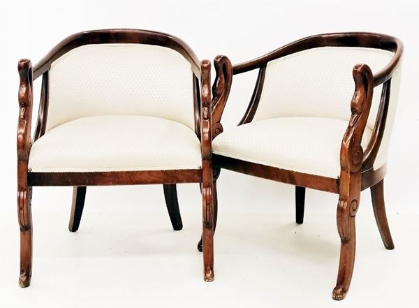 



Coppia di poltroncine, fine sec. XIX, in faggio, braccioli con finali a becco d&rsquo;oca,