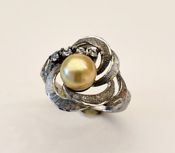 



ANELLO IN ORO BIANCO 18KT , PERLA E DIAMANTI