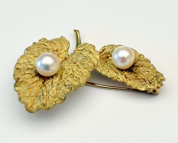 



SPILLA IN ORO GIALLO 18KT E PERLE