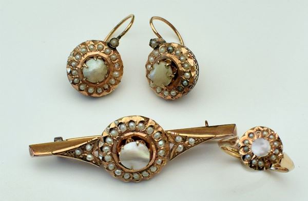 



PARURE IN ORO 18KT , MICROPERLE E MADREPERLA