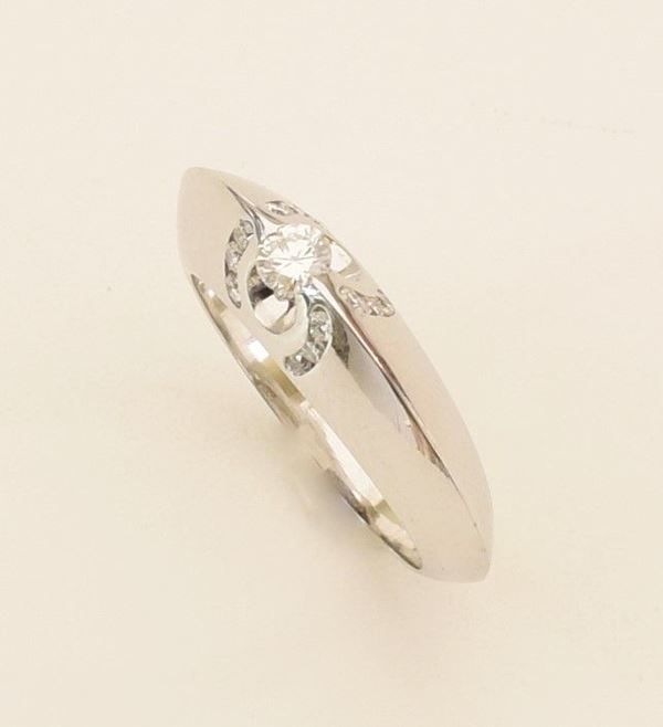 



ANELLO IN ORO BIANCO 18KT E DIAMANTI
