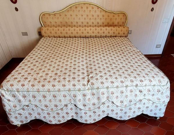 



Letto matrimoniale in legno