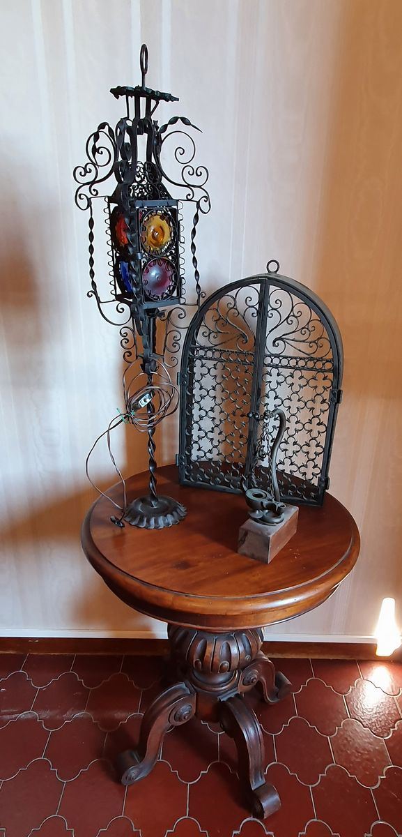 



Tavolino circolare, sec. XX   - Asta Antiquariato e Sculture, Gioielli e Collezionismo - Poggio Bracciolini Casa d'Aste
