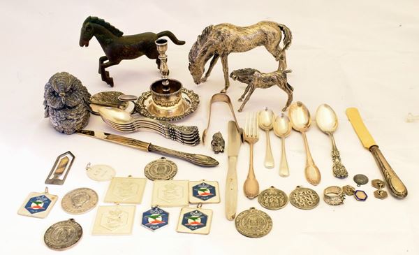 



DUE CAVALLI, LUCERNA, QUATTORDICI POSATE E DICIASSETTE  - Asta Antiquariato e Sculture, Gioielli e Collezionismo - Poggio Bracciolini Casa d'Aste