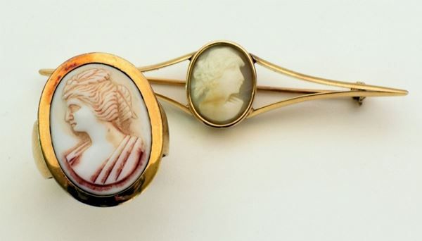 ANELLO E SPILLA IN ORO 18KT CON CAMMEI 