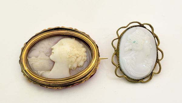 



SPILLA IN ORO 9KT E CAMMEO   - Asta Antiquariato e Sculture, Gioielli e Collezionismo - Poggio Bracciolini Casa d'Aste