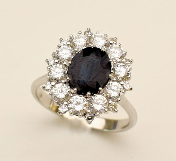 



ANELLO MARGHERITA IN ORO BIANCO 18KT , DIAMANTI E ZAFFIRO