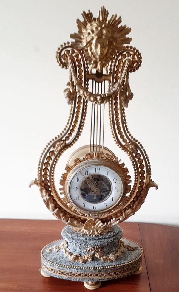 



Orologio soprammobile