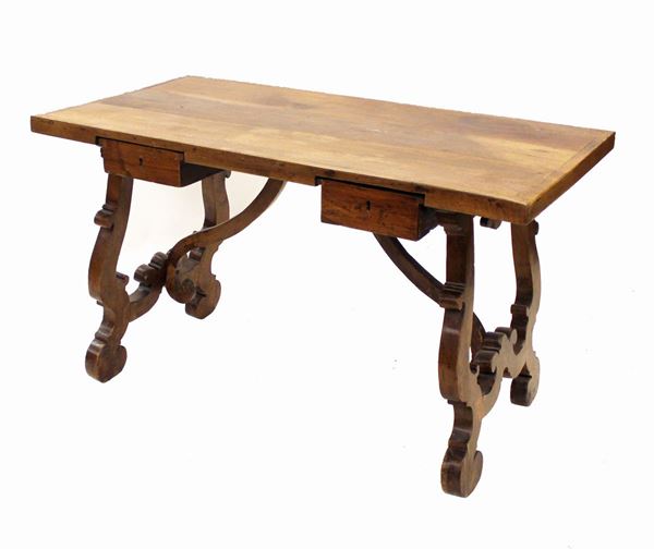 



Scrivania, in stile 600