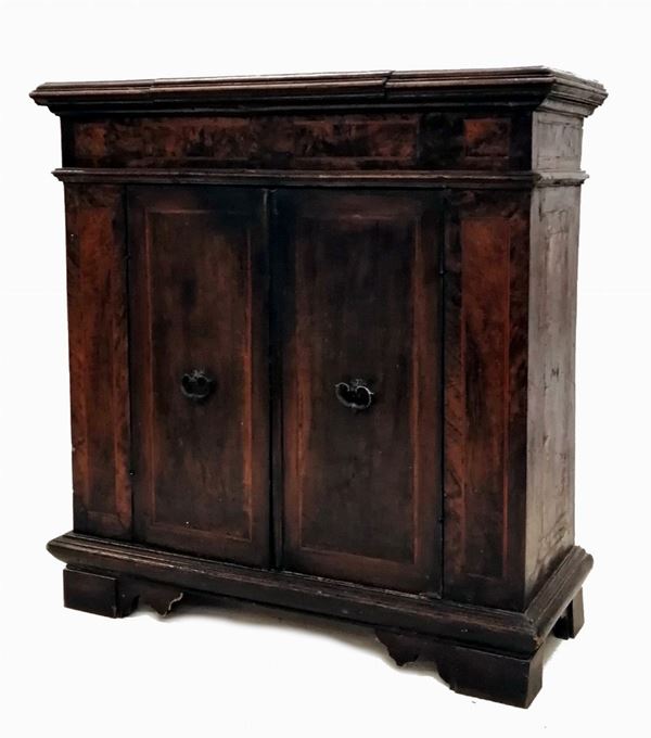 



Credenzino, in stile 600