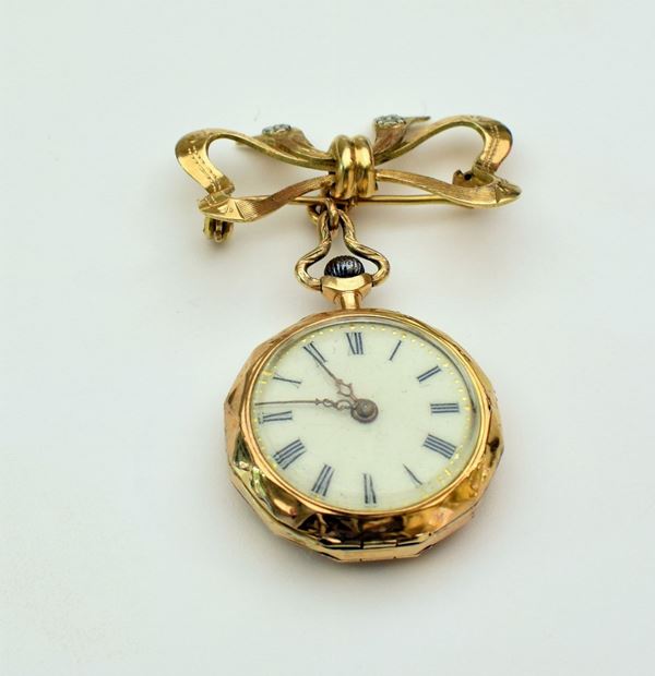 



SPILLA CON OROLOGIO PENDENTE IN ORO GIALLO 18KT  - Asta OPERE E OGGETTI D'ARTE ANTICA E CONTEMPORANEA, GIOIELLI - Poggio Bracciolini Casa d'Aste