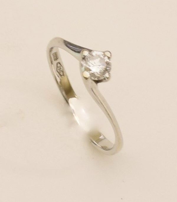 



ANELLO IN ORO BIANCO 18KT E DIAMANTI