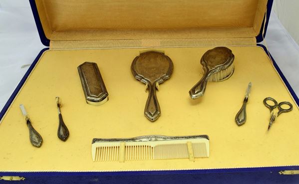 



SERVITO DA TOELETTE SEC. XX  - Asta OPERE E OGGETTI D'ARTE ANTICA E CONTEMPORANEA, GIOIELLI - Poggio Bracciolini Casa d'Aste