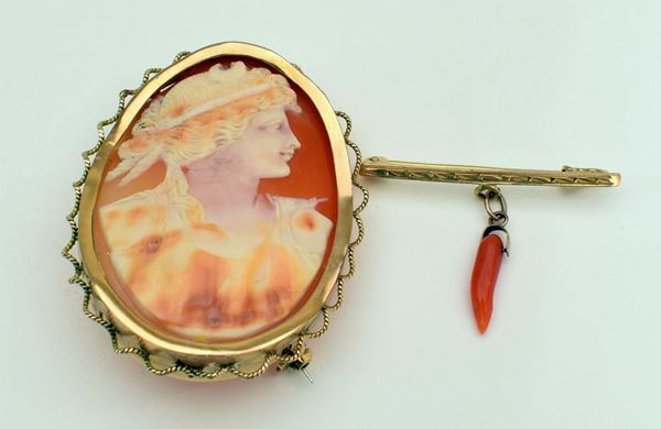 



SPILLA CON CAMMEO&nbsp; E ORO 18 KT