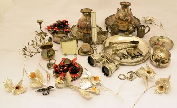 



LOTTO DI TRENTATRE OGGETTI  - Asta OPERE E OGGETTI D'ARTE ANTICA E CONTEMPORANEA, GIOIELLI - Poggio Bracciolini Casa d'Aste