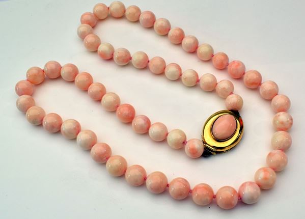 



COLLANA&nbsp; DI CORALLO ROSA E ORO 18KT