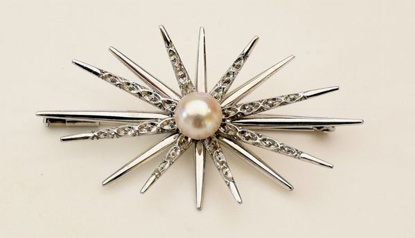



SPILLA IN ORO BIANCO 18KT E PERLA