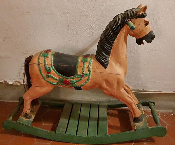 



Cavallino a dondolo, sec. XX