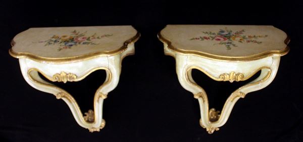 



Coppia di consolle pensili, in stile veneto del 700  - Asta OPERE E OGGETTI D'ARTE ANTICA E CONTEMPORANEA, GIOIELLI - Poggio Bracciolini Casa d'Aste