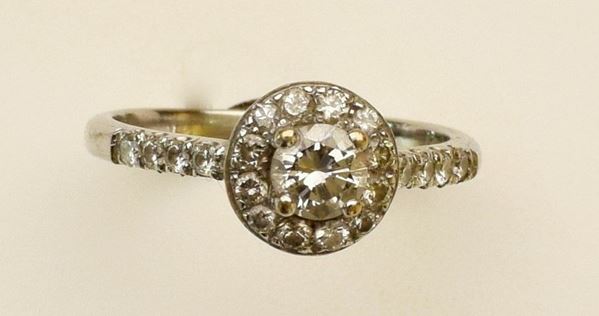 



ANELLO IN ORO BIANCO 18 KT&nbsp; E DIAMANTI