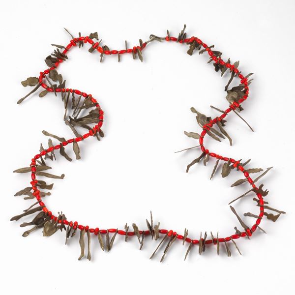 



LUNGA COLLANA IN ARGENTO E CORALLO  - Asta GIOIELLI E ARGENTI - Poggio Bracciolini Casa d'Aste