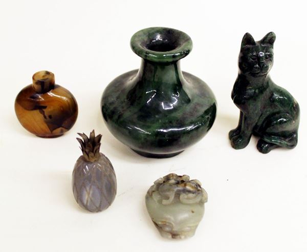 



Lotto di cinque intagli, arte orientale, sec. XX