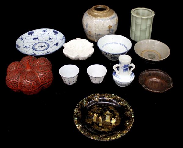 



Lotto di dodici oggetti, arte orientale, sec. XX