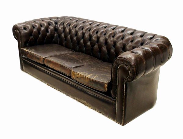 



Divano tre posti Chesterfield, sec. XX