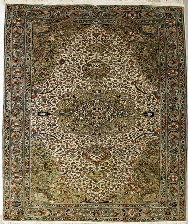 



Tappeto, sec. XX  - Asta OPERE E OGGETTI D'ARTE ANTICA E CONTEMPORANEA, GIOIELLI - Poggio Bracciolini Casa d'Aste