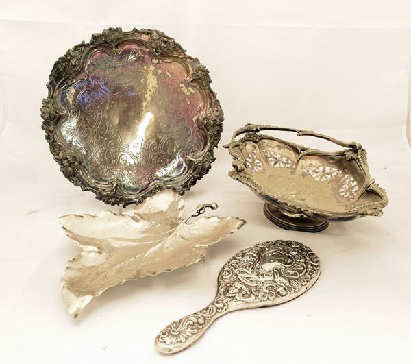 



CENTRO TAVOLA SEC.XX   - Asta GIOIELLI, ARGENTI, ARREDI, OGGETTI D'ARTE E DIPINTI - Poggio Bracciolini Casa d'Aste