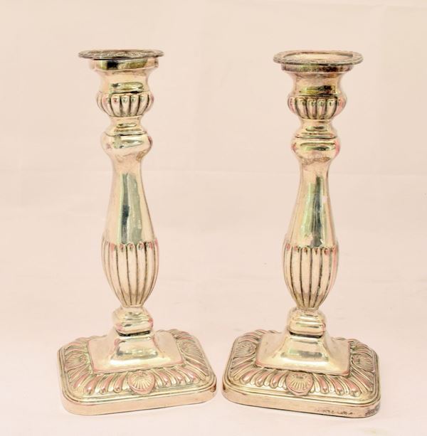 



COPPIA DI CANDELIERI SEC. XX  - Asta GIOIELLI, ARGENTI, ARREDI, OGGETTI D'ARTE E DIPINTI - Poggio Bracciolini Casa d'Aste