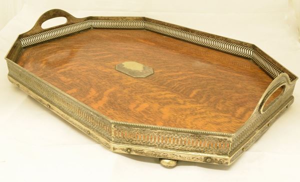 



Vassoio inizi sec. XX  - Asta GIOIELLI, ARGENTI, ARREDI, OGGETTI D'ARTE E DIPINTI - Poggio Bracciolini Casa d'Aste