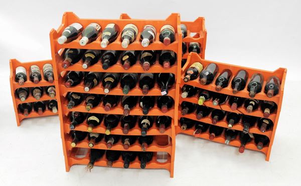 



Lotto di bottiglie di vino, varie annate e produzioni, solo da collezione