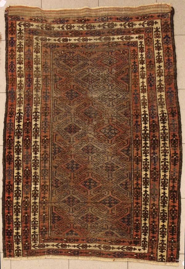 Tappeto persiano Belucistan, sec. XIX  - Asta COLLECTIBLES, Mobili, Arredi e Dipinti dal secolo XVI al XX - Poggio Bracciolini Casa d'Aste