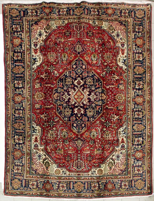 



Tappeto persiano Heritz, sec. XX  - Asta ARREDI, OGGETTI D'ARTE, GIOIELLI E ARGENTI - Poggio Bracciolini Casa d'Aste