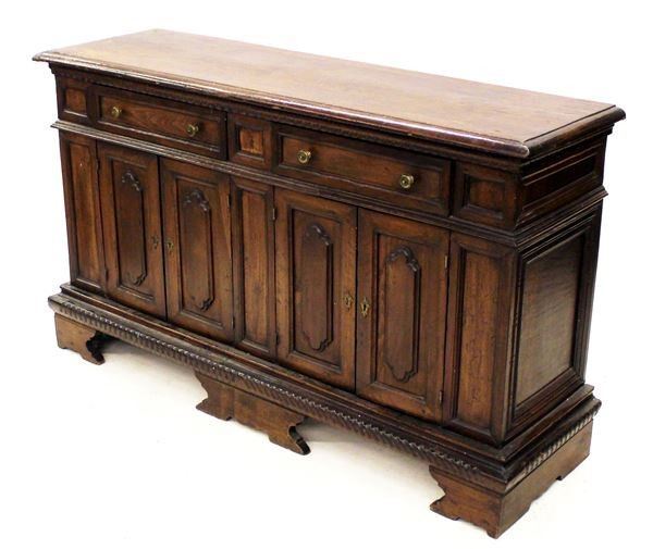 



Credenza, in stile 600