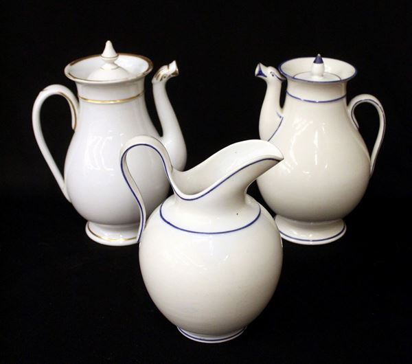



Due caffettiere ed una lattiera, inizi sec. XIX  - Asta GIOIELLI, ARGENTI, ARREDI, OGGETTI D'ARTE E DIPINTI - Poggio Bracciolini Casa d'Aste