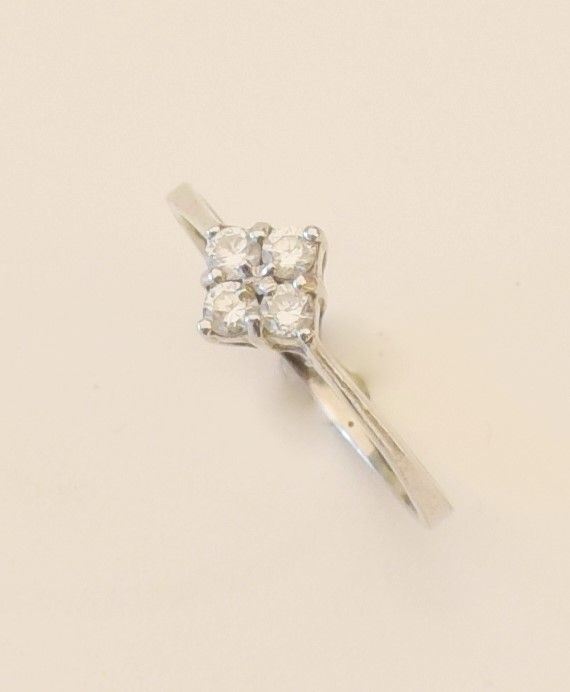 



ANELLO IN ORO BIANCO 18KT E DIAMANTI
