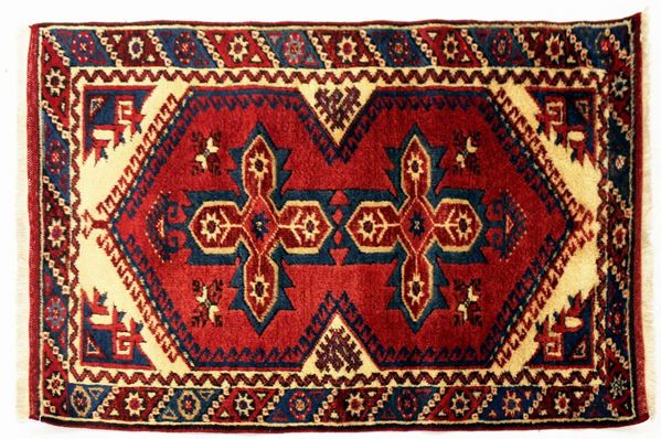 



Tappeto caucaso, sec. XX  - Asta GIOIELLI, ARGENTI, ARREDI, OGGETTI D'ARTE E DIPINTI - Poggio Bracciolini Casa d'Aste