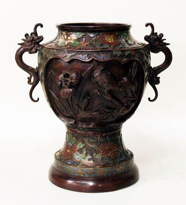 



Vaso, Cina, sec. XX  - Asta GIOIELLI, ARGENTI, ARREDI, OGGETTI D'ARTE E DIPINTI - Poggio Bracciolini Casa d'Aste
