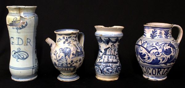 



Quatto tra albarelli, brocca e versatoio, sec. XVII/XIX