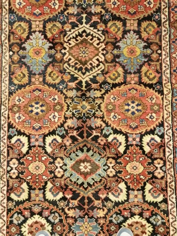 



Tappeto Mahal, Persia, 1900 circa   - Asta GIOIELLI, ARGENTI, ARREDI, OGGETTI D'ARTE E DIPINTI - Poggio Bracciolini Casa d'Aste