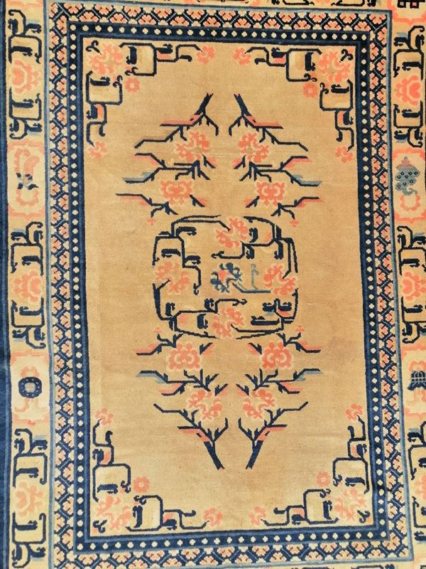 



Tappeto cinese, sec. XIX   - Asta GIOIELLI, ARGENTI, ARREDI, OGGETTI D'ARTE E DIPINTI - Poggio Bracciolini Casa d'Aste