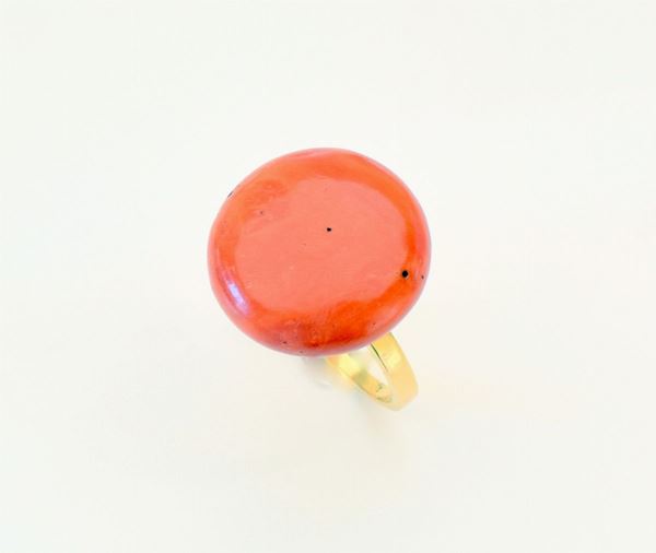 



ANELLO IN ORO GIALLO E CORALLO 