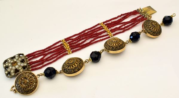 



DUE BRACCIALI&nbsp; IN ORO 18KT E PIETRE 