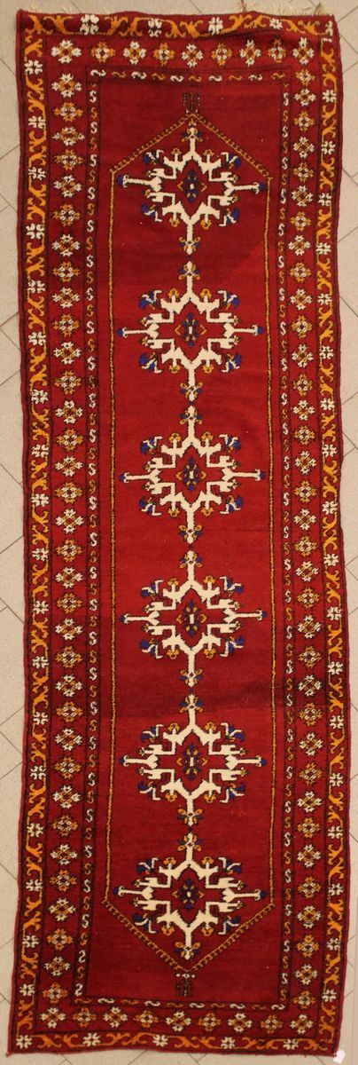 



Tappeto galleria, sec. XX  - Asta GIOIELLI, ARGENTI, ARREDI, OGGETTI D'ARTE E DIPINTI - Poggio Bracciolini Casa d'Aste