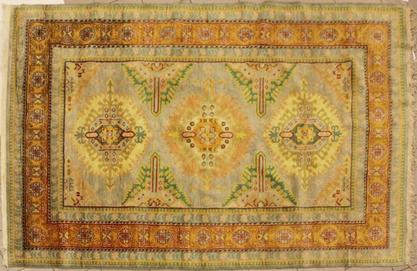 



Tappeto Gerla, sec. XX  - Asta GIOIELLI, ARGENTI, ARREDI, OGGETTI D'ARTE E DIPINTI - Poggio Bracciolini Casa d'Aste